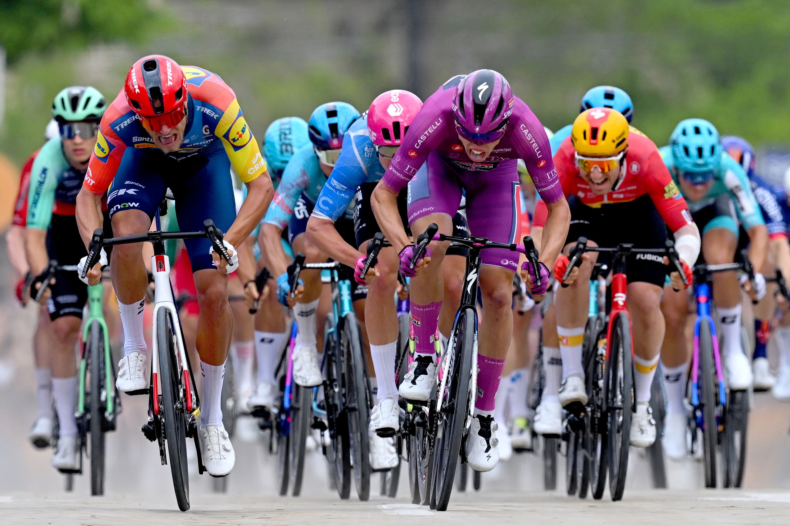 Cyclingnews: UCI 200m finishing straight rule as safety context source image for YOYO bicycle industry report