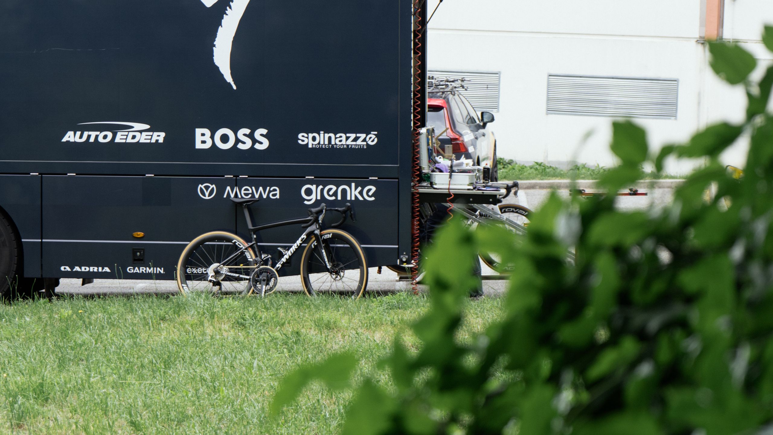 Cyclingnews: Tarmac SL9 Dauphine / Tour Auvergne-Rhône-Alpes race signal source image for YOYO bicycle industry report