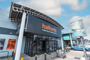 Halfords 英國零售店資料照片(示意圖;圖片來源:365 Retail) source image for YOYO bicycle industry report