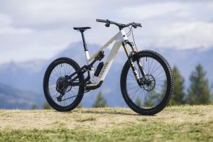 Canyon 官方：Spectral:ON CF 9 source image for YOYO bicycle industry report