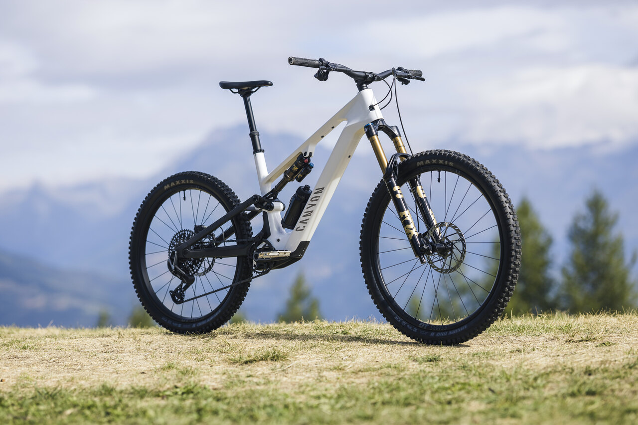 Canyon 官方：Spectral:ON CF 9 source image for YOYO bicycle industry report