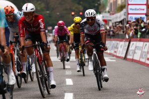 2026 Tre Valli Varesine 的 Jhonatan Narváez(圖片來源:UAE Team Emirates-XRG) source image for YOYO bicycle industry report