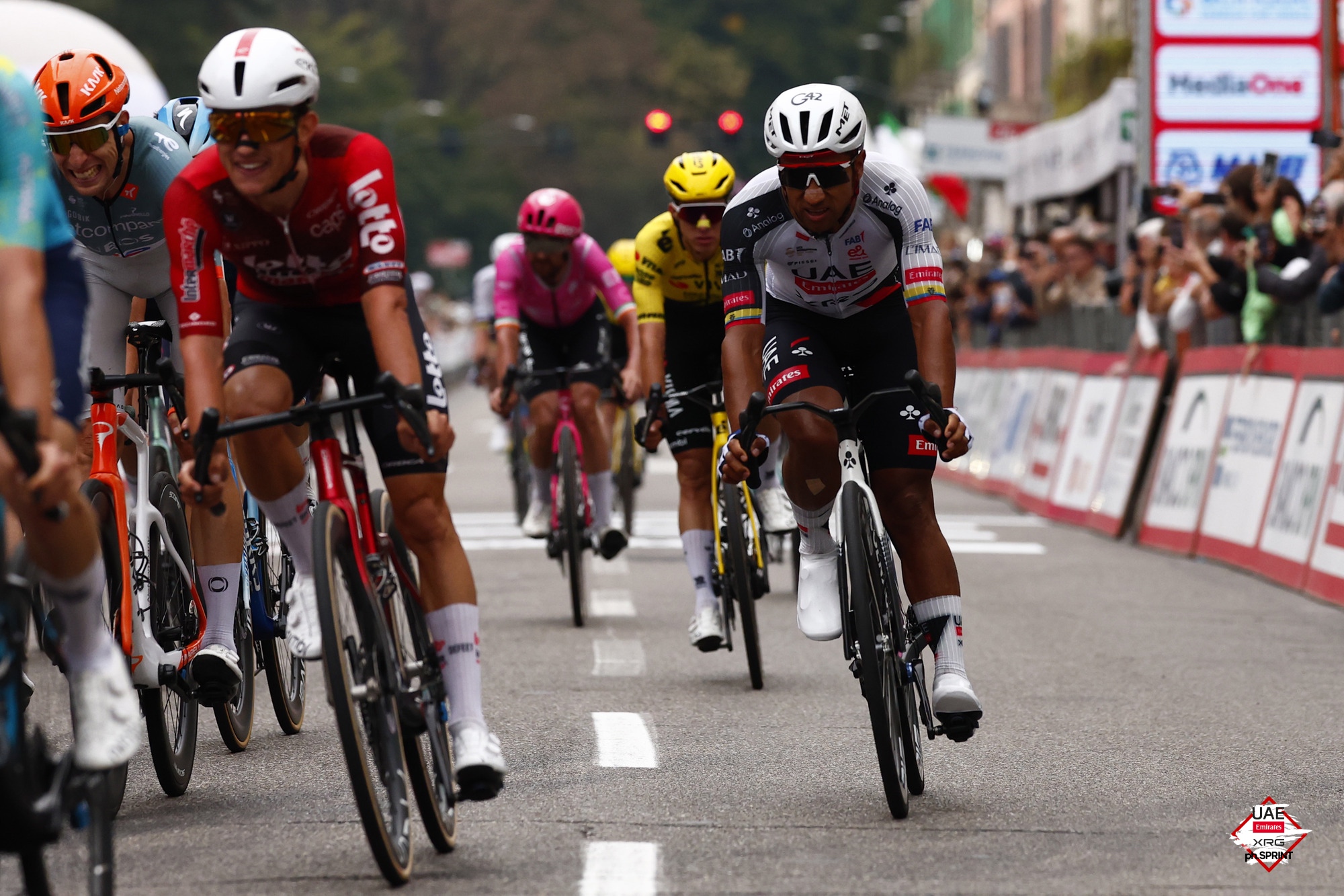 2026 Tre Valli Varesine 的 Jhonatan Narváez（圖片來源：UAE Team Emirates-XRG） source image for YOYO bicycle industry report