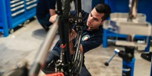 技師維修示意圖:NextGen Mechanics 報告(圖片來源:BikeBiz) source image for YOYO bicycle industry report